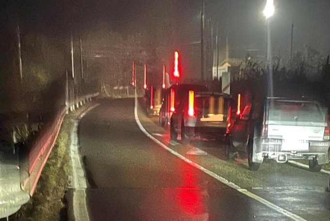 Furgone bloccato tra le sbarre del passaggio a livello nell’Ovadese