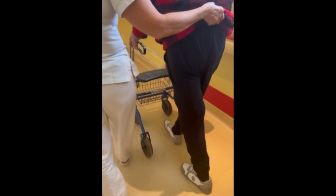 In un video i “primi passi” di Stefano Tacconi, il figlio Andrea: “Il regalo di Natale più bello”