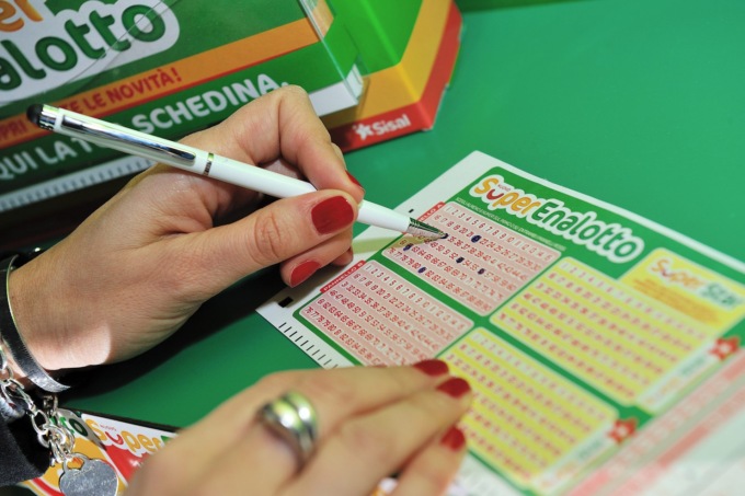 SuperEnalotto: a Valenza vinti 21mila euro