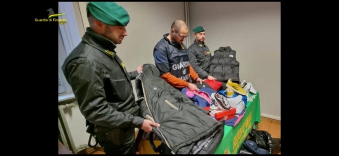 <strong>Atelier del falso scoperto dalla GDF di Torino: due i denunciati</strong>