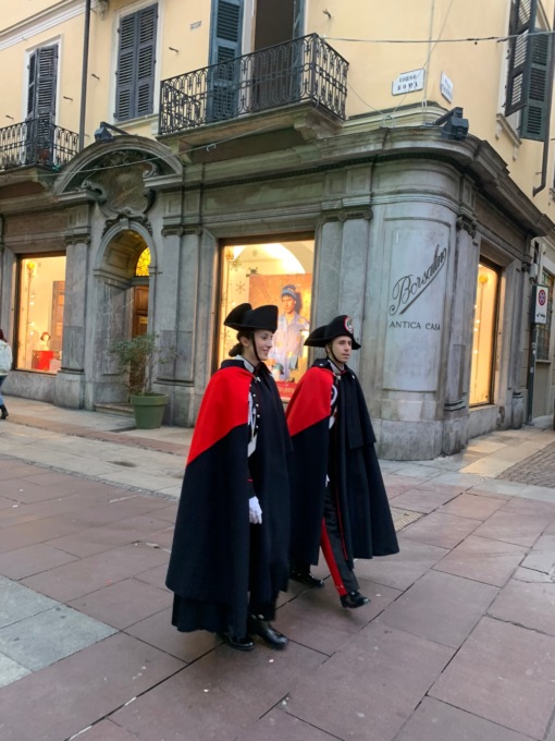 Carabinieri in alta uniforme ad Alessandria per controlli in centro città