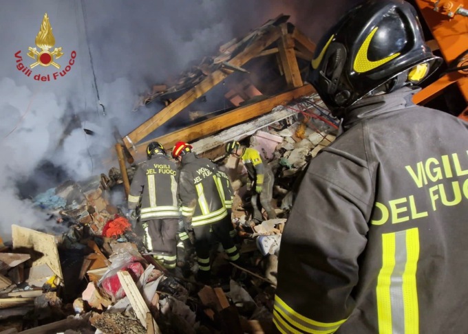 Asti, esplode una casa a causa di una fuga di gas: tre persone ferite