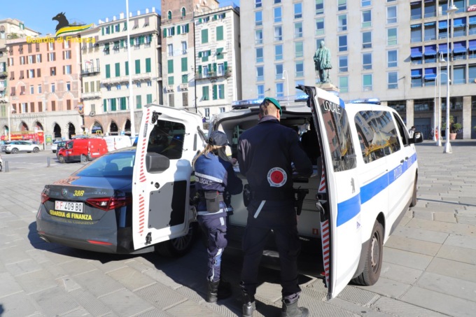 Gdf Genova, sequestrate alcune dosi di crack ed eroina: fermato un 22enne residente a Cuneo