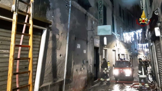 Genova, in fiamme una stanza d’albergo: cinque persone ferite