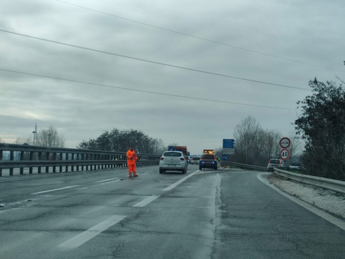 Alessandria, incidente stradale sulla tangenziale in direzione Acqui Terme: tre veicoli coinvolti