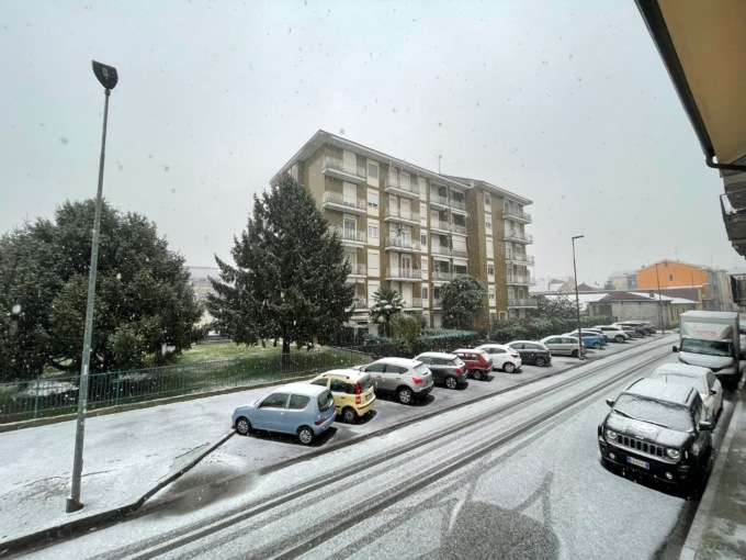 Allerta meteo gialla per neve, primi fiocchi anche ad Alessandria e Torino