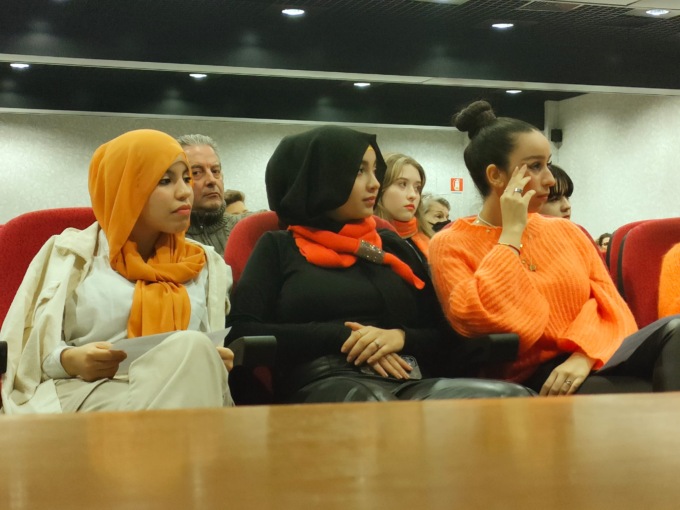 <strong>“Qualcosa di arancio” rappresentato anche all’istituto Vinci di Alessandria</strong>