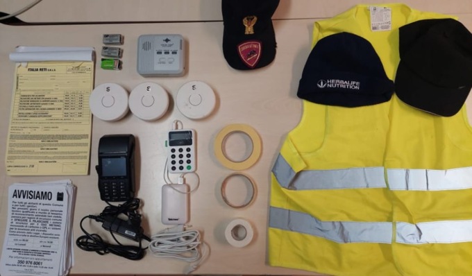 Si spaccia per vigile, idraulico e tecnico del gas per raggiare anziani: preso truffatore seriale
