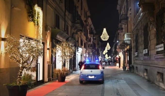 Aggredisce cliente e titolare di un bar: per un anno non potrà entrare nei locali del centro