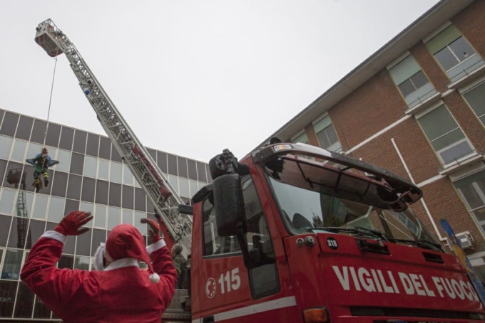 La Befana dei Vigili del Fuoco all’ospedale infantile “Cesare Arrigo”