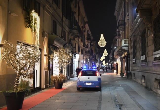 Alessandria, aggredisce un cliente e il titolare: “Daspo Willy” per un 30enne