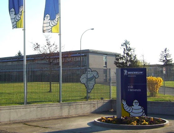 Operaio investito da carrello allo stabilimento Michelin, assolta l’azienda