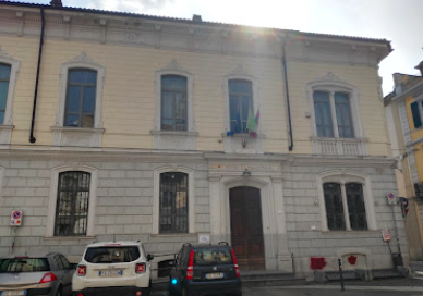 Ragazzino brutalmente picchiato all’uscita da scuola, indagini in corso