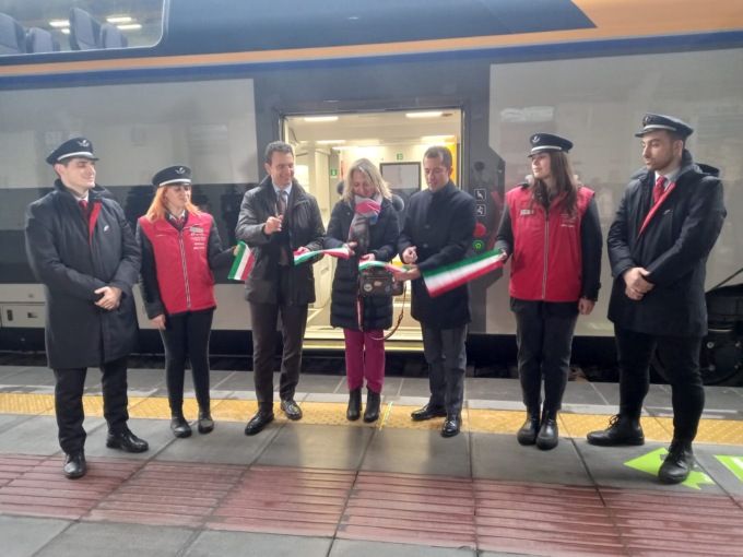 Trenitalia: due nuovi treni Rock sui binari delle linee Torino-Milano e Asti-Milano