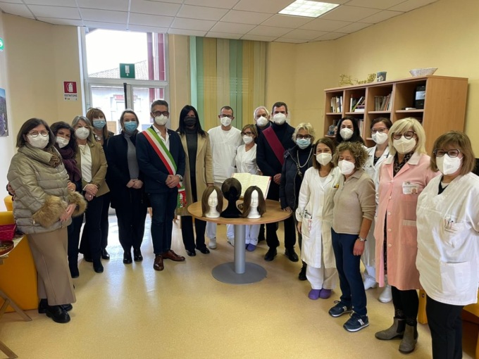 Ospedale Tortona, consegnate le prime quattro parrucche