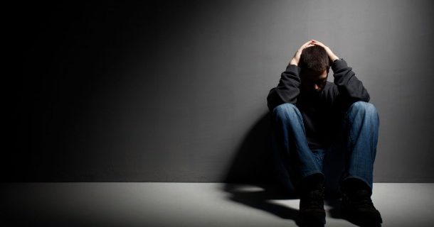 Giovane si chiude in camera dopo una delusione d’amore: i Carabinieri riescono a farlo uscire