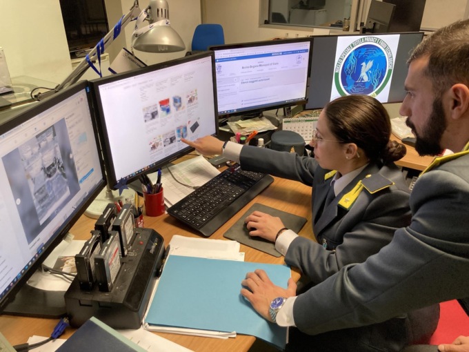 La Guardia di Finanza oscura 59 siti web che vendevano prodotti da fumo