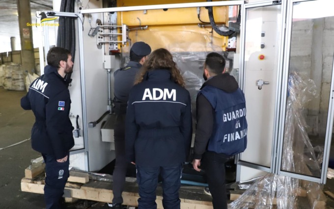 <strong>Sequestrati a Genova macchinari che producono bossoli bellici</strong>