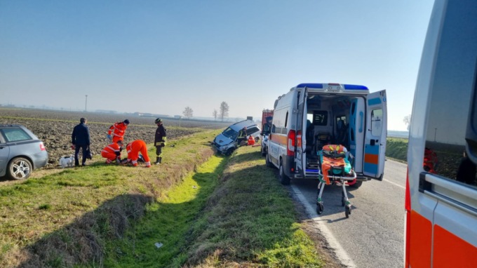 Incidente stradale a Casale Monferrato, coinvolte tre auto: due feriti lievi