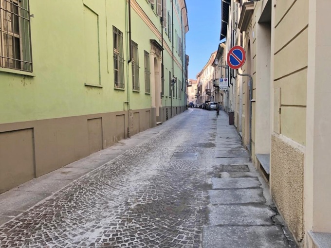 Via Magnocavallo a Casale Monferrato chiusa dal 6 all’8 febbraio per rifacimento porfido e lavori alla rete fognaria