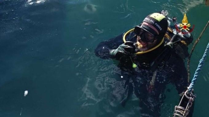 Fa il bagno ma non torna in spiaggia, soccorsa una donna dai Vigili del Fuoco