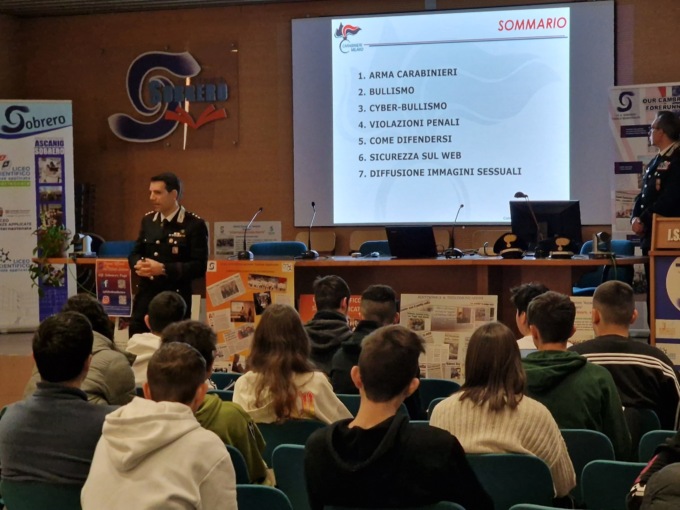 I Carabinieri di Casale Monferrato incontrano gli alunni della scuola Sobrero