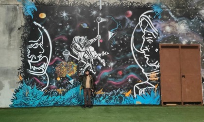 A Cartosio un enorme murales opera di 15 giovani migranti della cooperativa Crescereinsieme