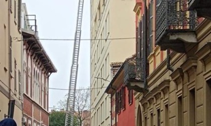 A Mornese un tetto di un appartamento è andato a fuoco