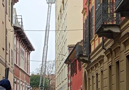 A Mornese un tetto di un appartamento è andato a fuoco