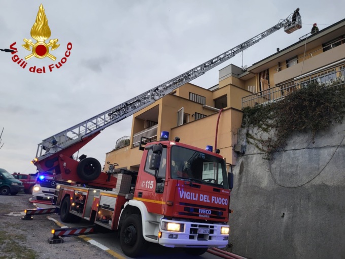 Lavagna, incendio in un tetto di una villa: intervengono i Vigili del Fuoco
