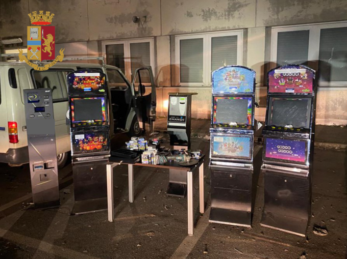 Spaccata in una tabaccheria di Torino, arrestate tre persone