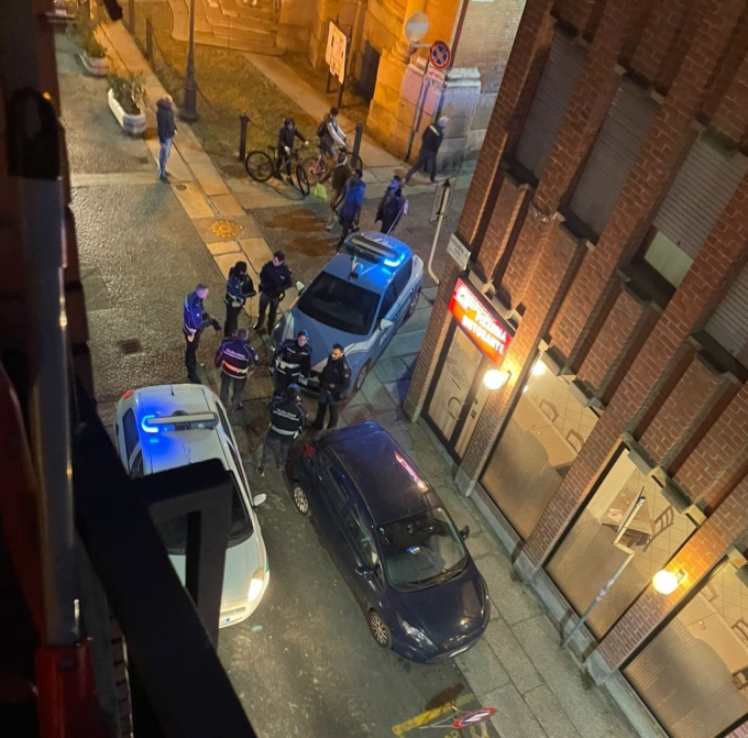 Inseguimento in centro ad Alessandria, fermata una persona