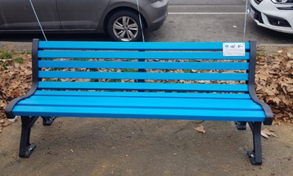 <strong>Una panchina blu davanti all'Ospedaletto di Alessandria contro il diabete</strong>
