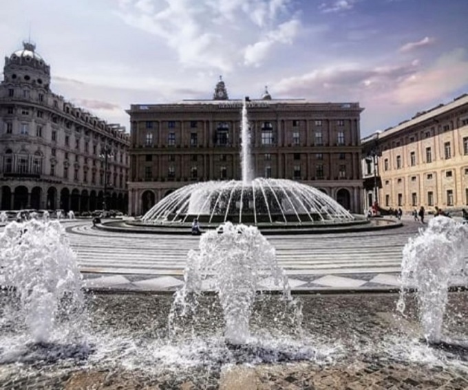 Feste dei Lavoratori, il Primo Maggio Piazza de Ferrari si illumina con l’Articolo Uno della Costituzione