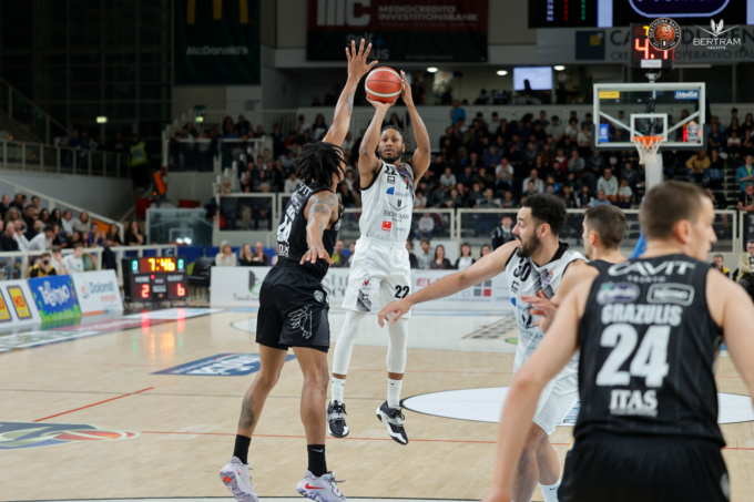 Derthona Basket, tonfo esterno contro la Dinamo Sassari