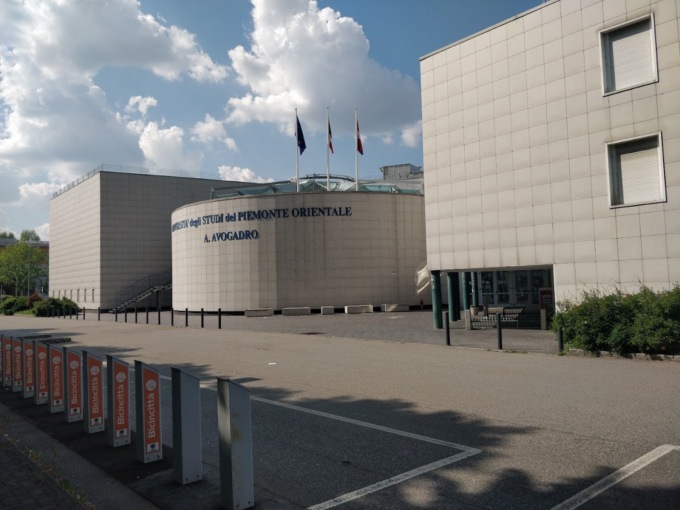 Chiude il corso di laurea in Lettere ad Alessandria