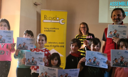 FIAB Alessandria: tessere onorarie 2023 alle bambine e ai bambini del bicibus di Valmadonna