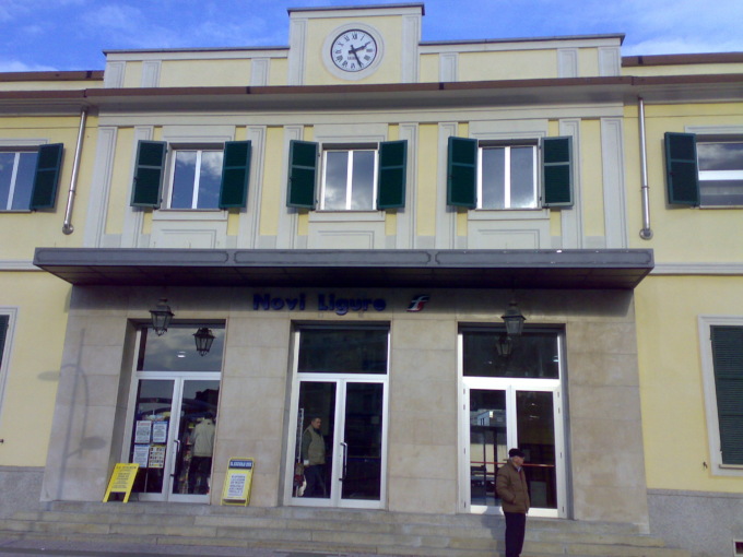 Ragazzo di 14 anni folgorato dalla linea elettrica alla stazione di Novi Ligure: è grave
