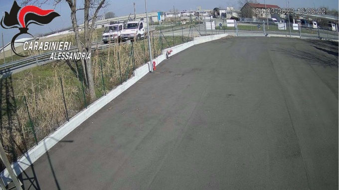 Affianca l’autocarro e spara ad un connazionale per poi scappare, fermato a Genova