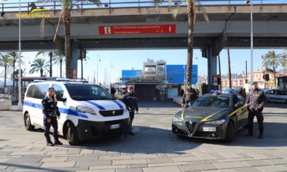 Gdf Genova, sequestrati più di 1 kg e mezzo di droga: arrestato un 22enne