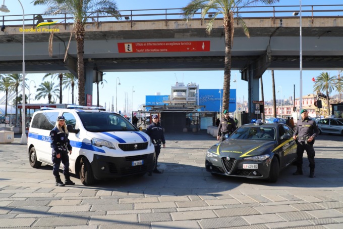 Gdf Genova, sequestrati più di 1 kg e mezzo di droga: arrestato un 22enne