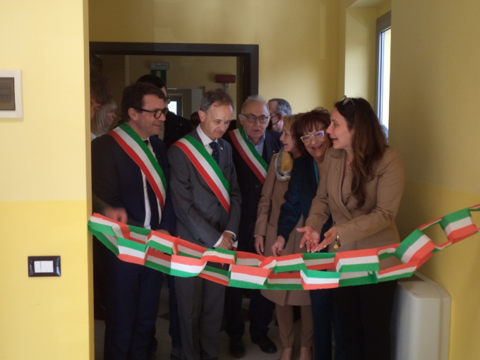 Ministro Locatelli al centro diurno di Novi. Plauso al progetto “Cuore di maglia”