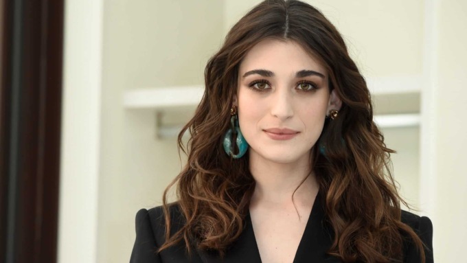 Valenza, “Romantiche” di Pilar Fogliati inaugura la stagione cinematografica al Sociale