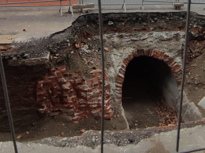 <strong>Curiosità e storia nel tunnel emerso nei lavori di scavo ad Alessandria</strong>