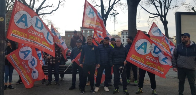 Presidio dei lavoratori Sogegross davanti alla Prefettura di Alessandria