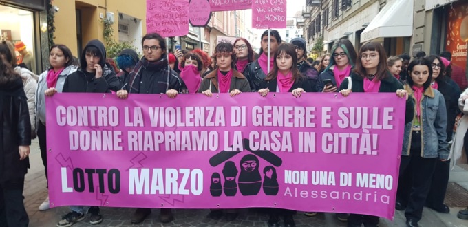 <strong>8 marzo ad Alessandria: il corteo chiede la riapertura della casa delle donne</strong>