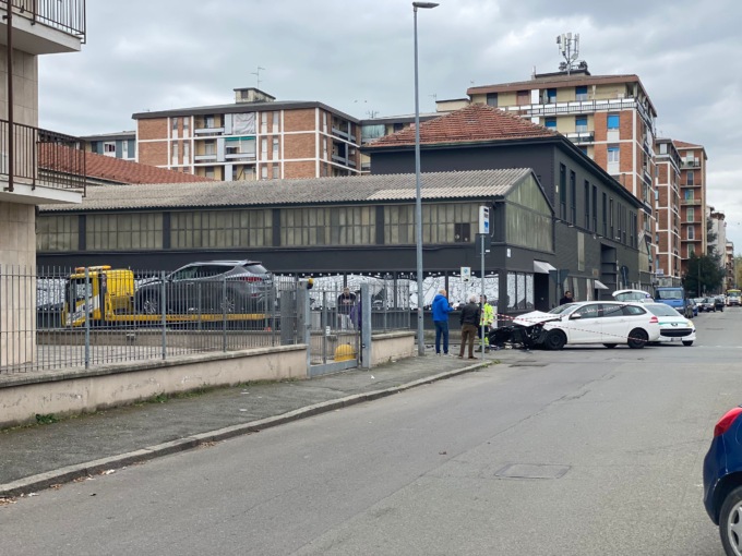 Incidente stradale in via Silvio Pellico ad Alessandria, nessun ferito