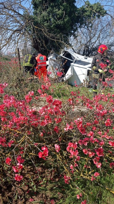 Litta Parodi, auto esce fuori strada: in codice rosso un signore di 80 anni