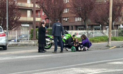 Incidente stradale ad Alessandria, moto cade in mezzo alla strada: sul posto la Polizia Locale