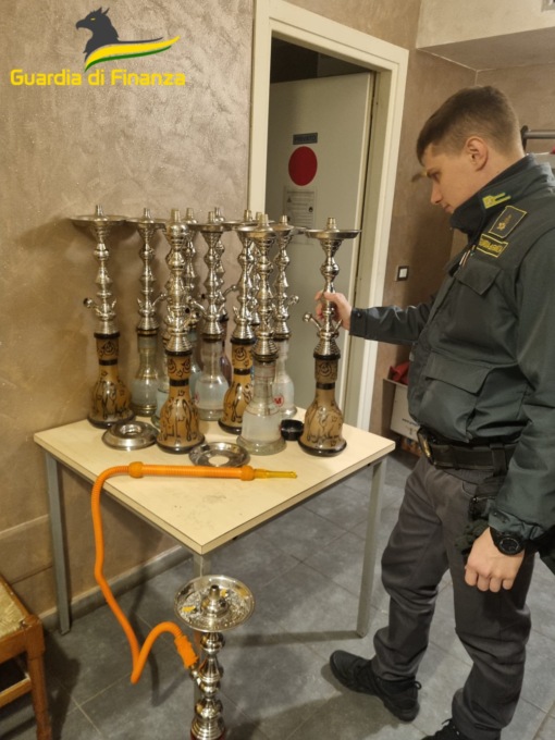 Gdf Asti, sequestrati 9 kg di melassa per narghilè in due esercizi commericali